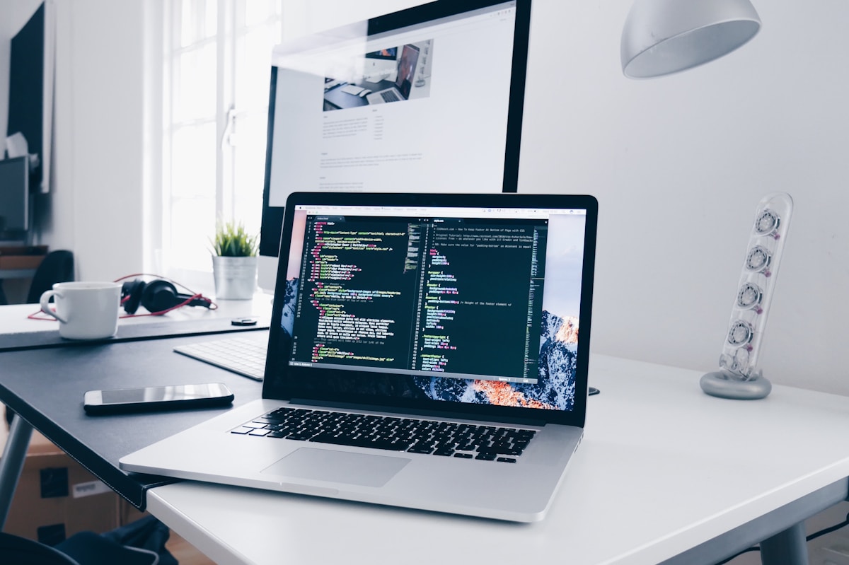 Pantalla con codigo para desarrollo de software